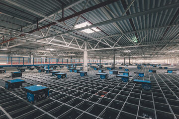 Autostore system with multiple robots in an arvato warehouse