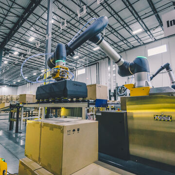 Palletizing robot in a warehouse automating goods handling for efficient logistics processes