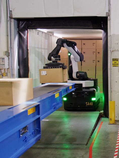 Robotic Truck Unloading with Boston Dynamics' Stretch - Mobile Warehouse Robot